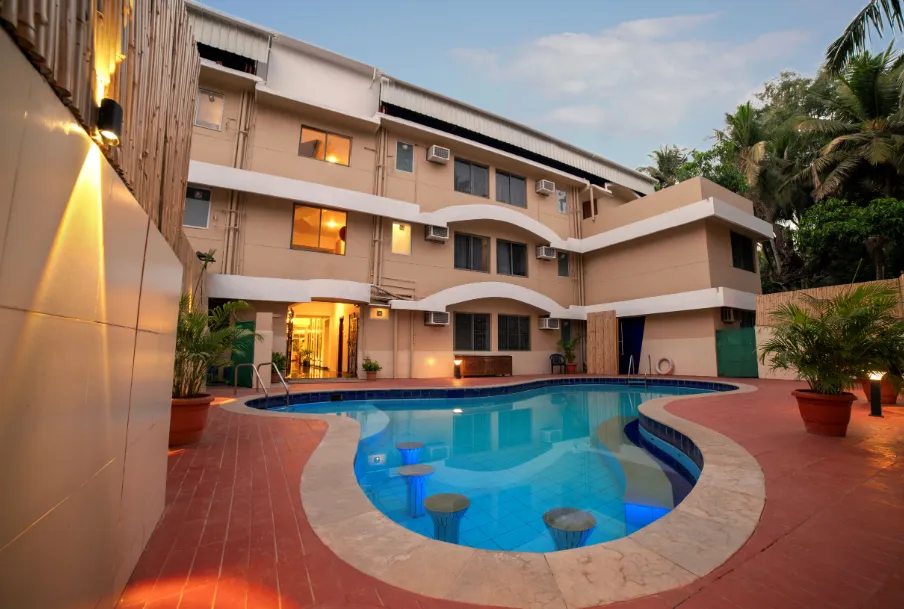 TreeHouse-Stamp-swimmingpool