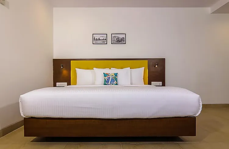 TreeHouse-Vedanta-Pride-deluxe-kingbed