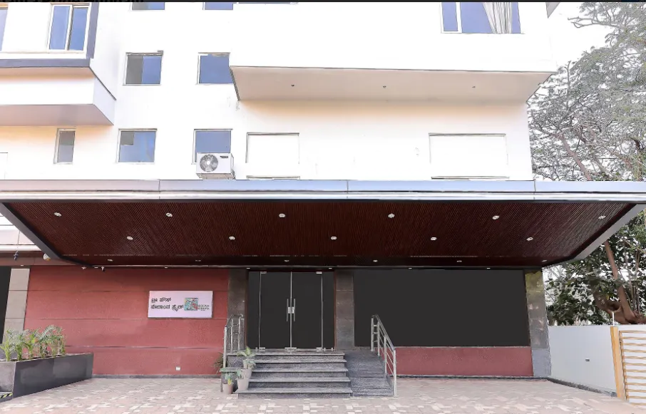 TreeHouse-Vedanta-Pride-entrance