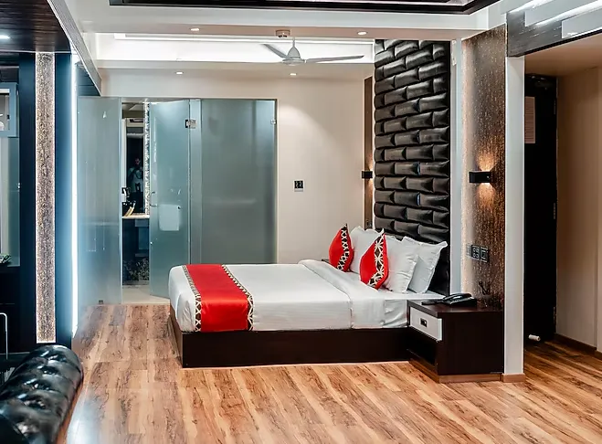 divan-clarks-inn-presidential-suite