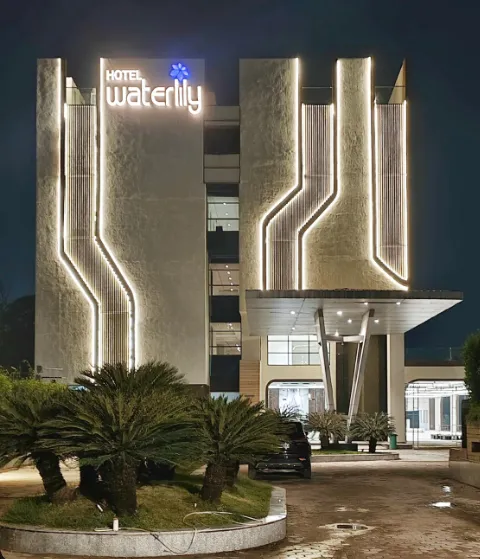 hotel-waterlily-indore-facade