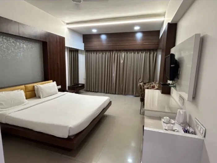 hotel-waterlily-indore-room
