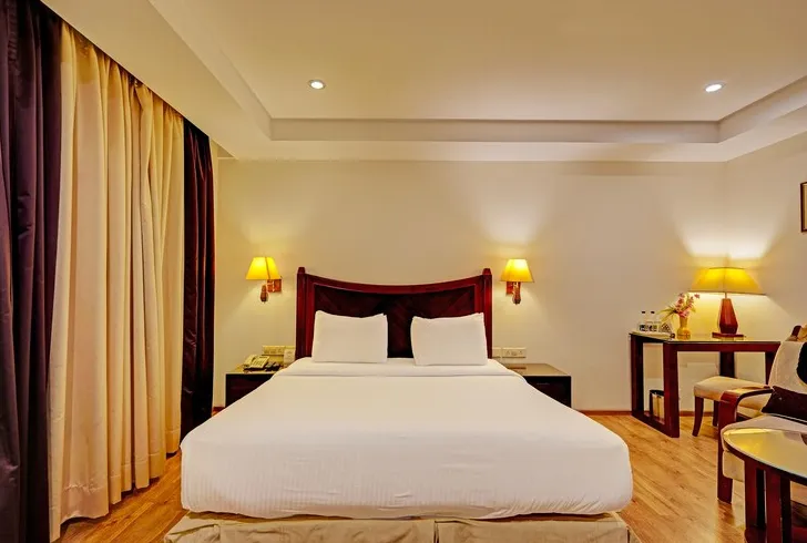 Dahabi-City-Mark-Hotel-suite-room-with-livingarea