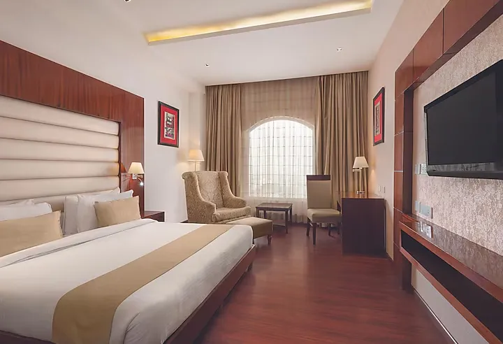 Days-Hotel-by-Wyndham-Panipat-executive-room