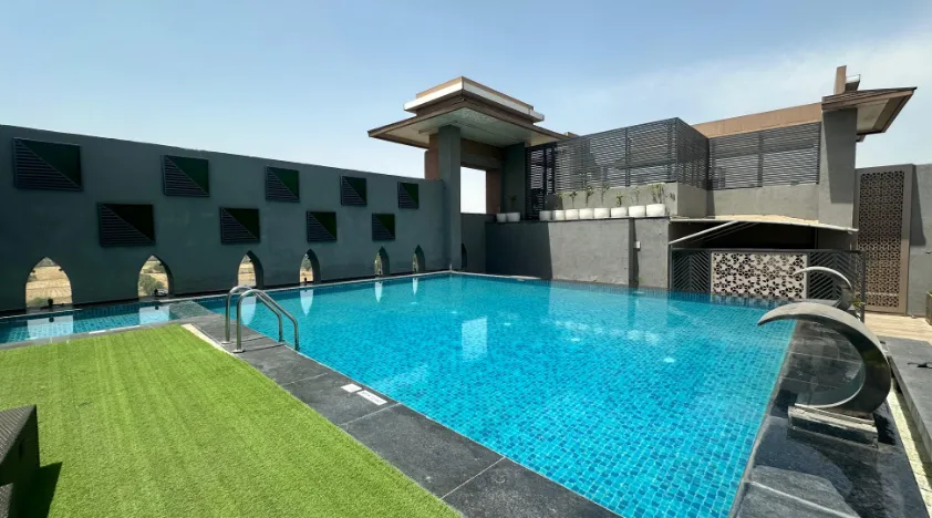 Geeta-Sarovar-Portico-Panipat-swimmingpool