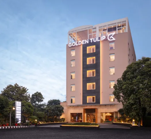 Golden-Tulip-CityCenter-Gurugram-entrance