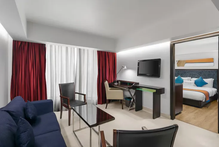 Golden-Tulip-CityCenter-Gurugram-junior-suite
