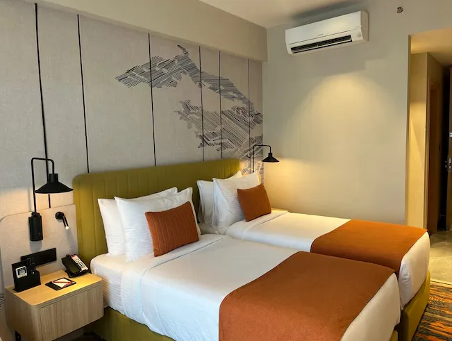 Ramada-Encore-by-Wyndham-standard-twin-room