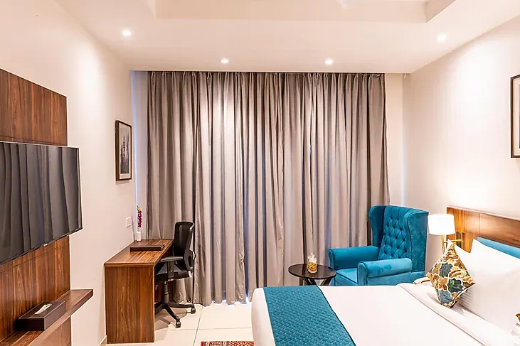 Regenta-Place-Morni-Hills-Panchkula-executive-room-private-balcony