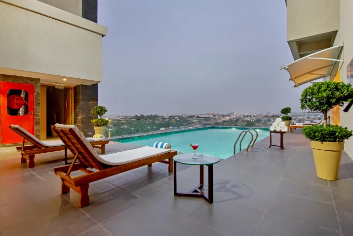 Sarovar-Portico-Sonipat-swimmingpool