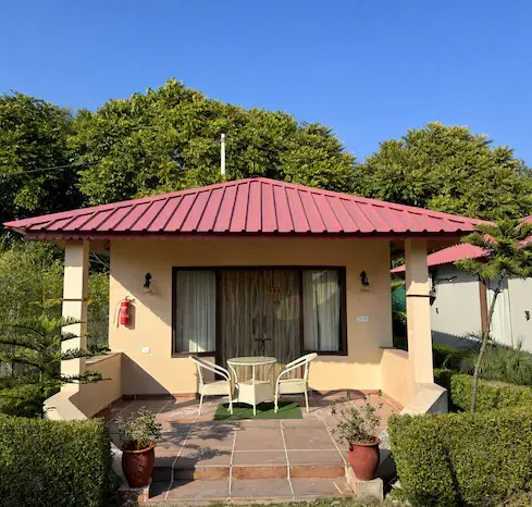 Shivjot-Farms-and-Resort-Panchkula-suite-room