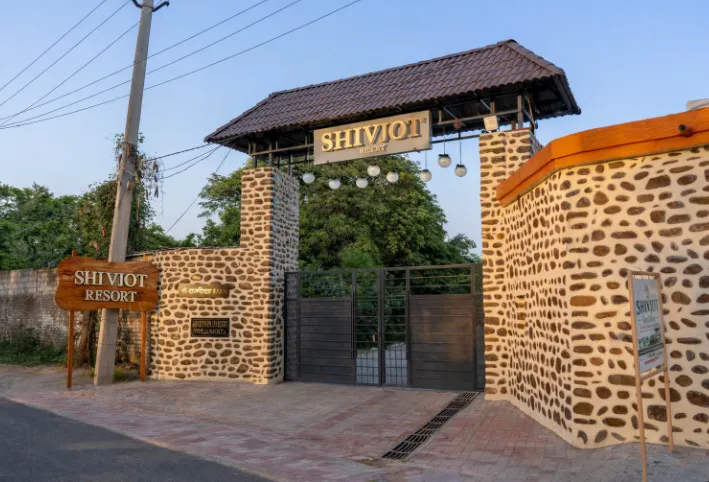 Shivjot-Farms-and-Resorts-Panchkula-entrance