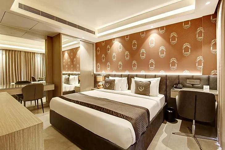 Stepstones-Hotelsand-Inn-Gurugram-luxury-room