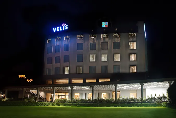 TreeHouse-Velis-entrance