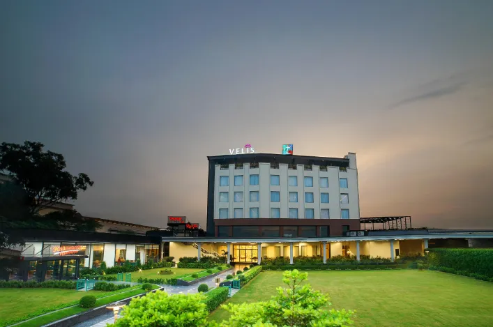 TreeHouse-Velis-facade