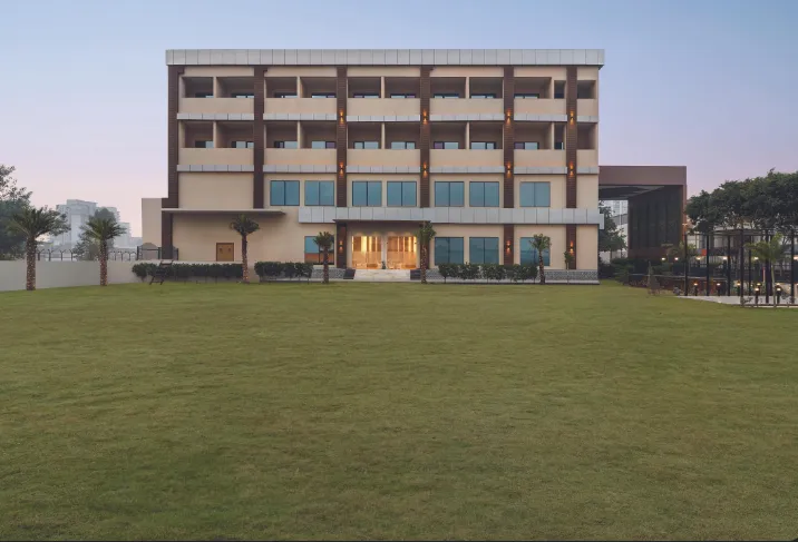 Wyndham-Garden-Murthal-entrance