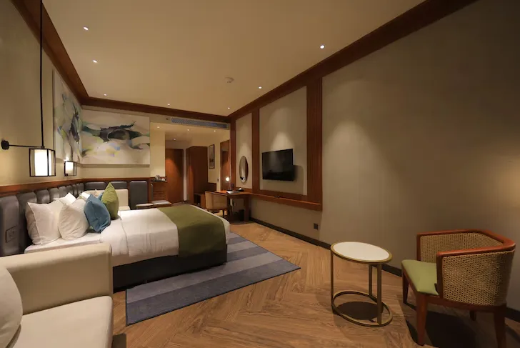 Wyndham-Garden-Murthal-executive-room-kingbed