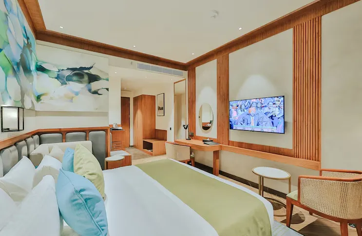 Wyndham-Garden-Murthal-standard-room-queen-bed