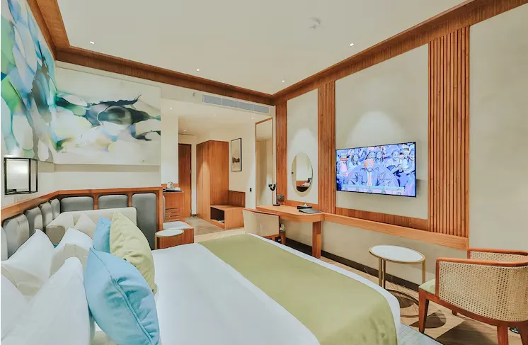 Wyndham-Garden-Murthal-superior-room-kingbed