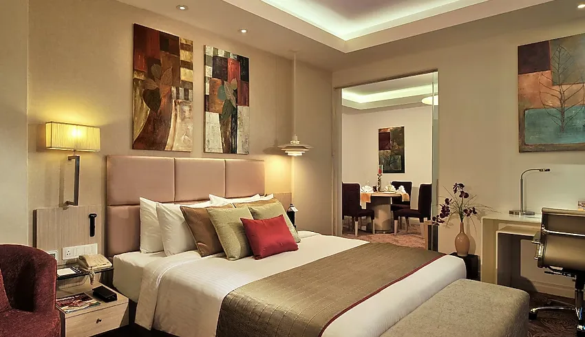 park-plaza-faridabad-suite-with-bathtub