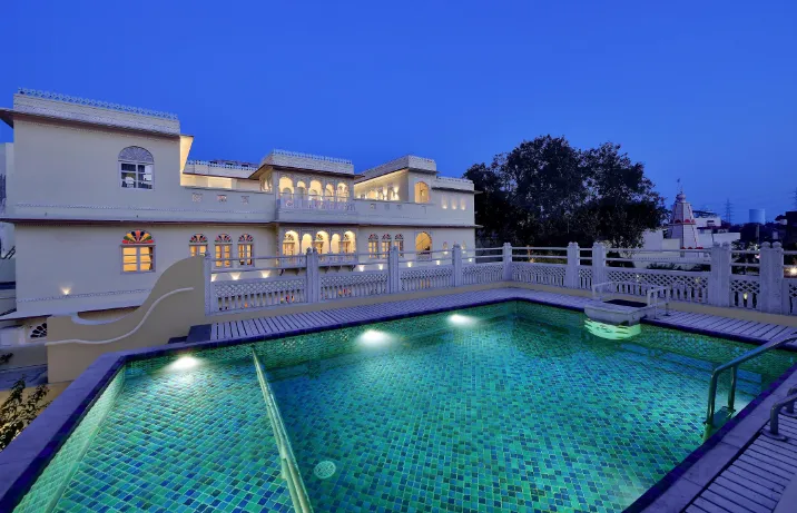 welcome-heritage-ramgarh-swimmingpool