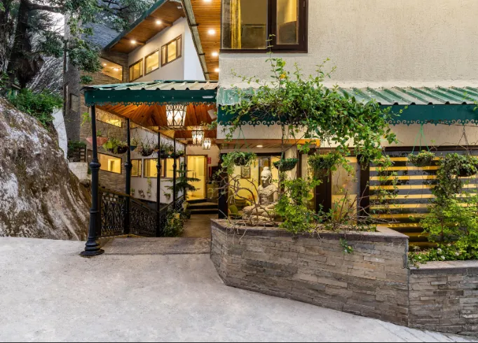 Country-Inn-Premier-Mussoorie-entrance