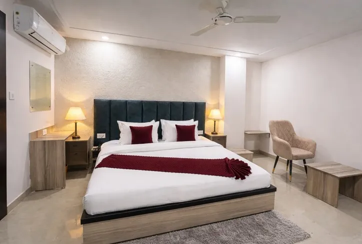 Hotel-LA-Costa-haridwar-premium-queen-room